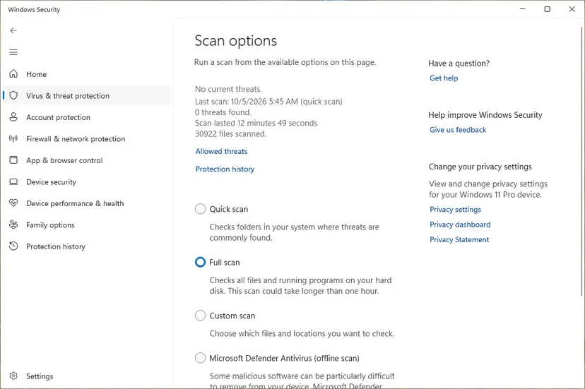 Scan options page with Full scan selected above Custom scan and the offline scan: screenshot taken on Windows 11 26H2